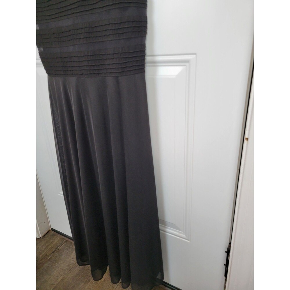 Xscape Sleeveless Formal Maxi Dress Size 4 - Picture 4 of 8